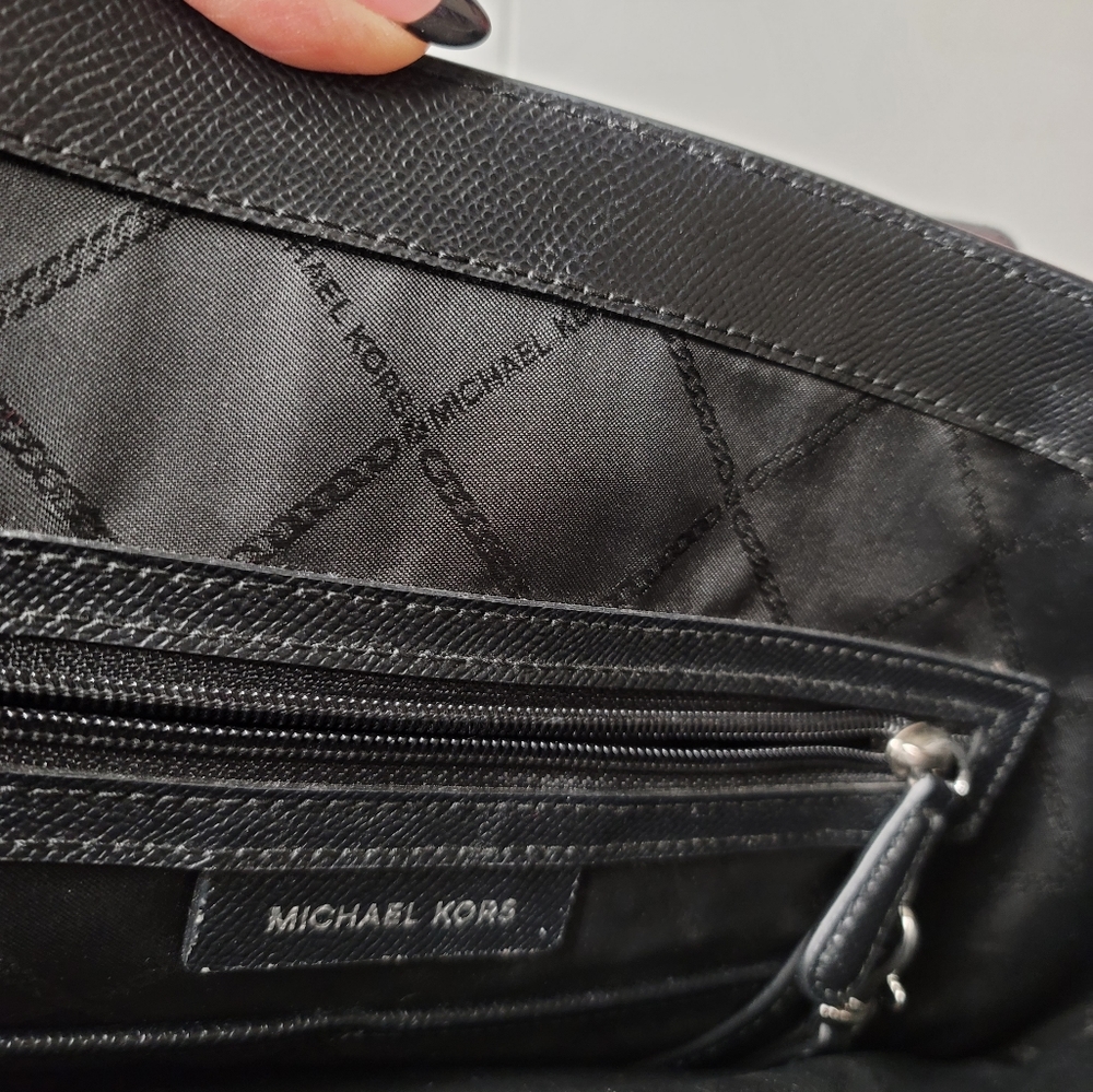Michael Kors Voyager Saffiano Black Leather Tote Bag - Picture 7 of 15